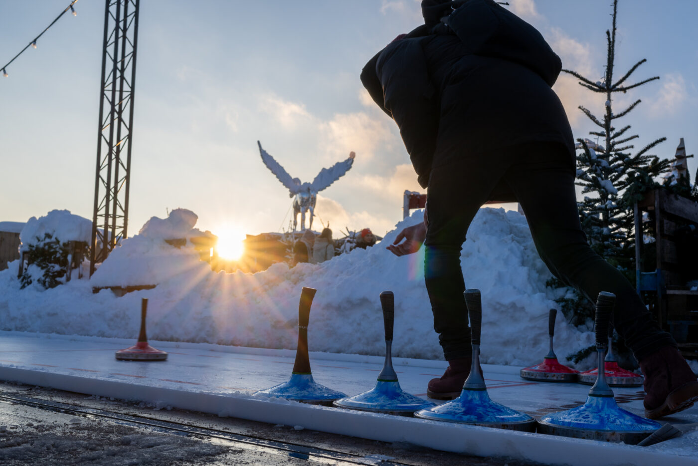 Eisstockschießen 2026 in München: Weihnachtsfeier mit Teamgeist und Winterstimmung
